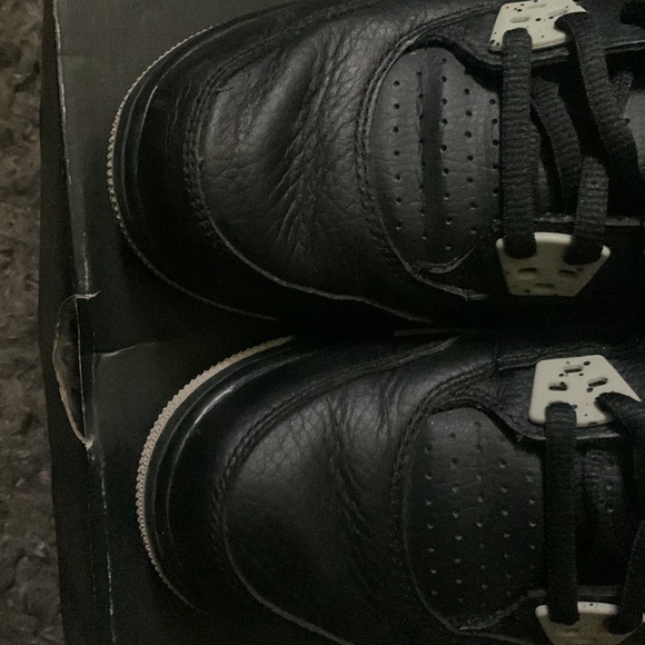 Air Jordan 4s - Picture 3 of 9